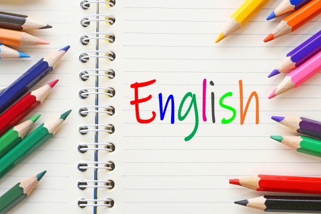 カラフルな文字で書かれたENGLISH
